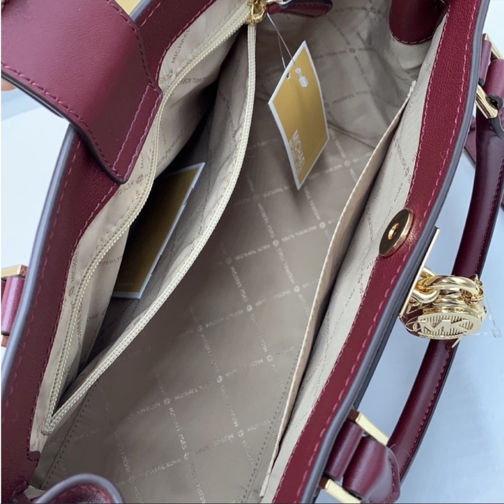 New Michael Kors Hamilton Meidum Satchel
Shoulder Crossbody Bag and Wallet Set - Picture 9 of 15